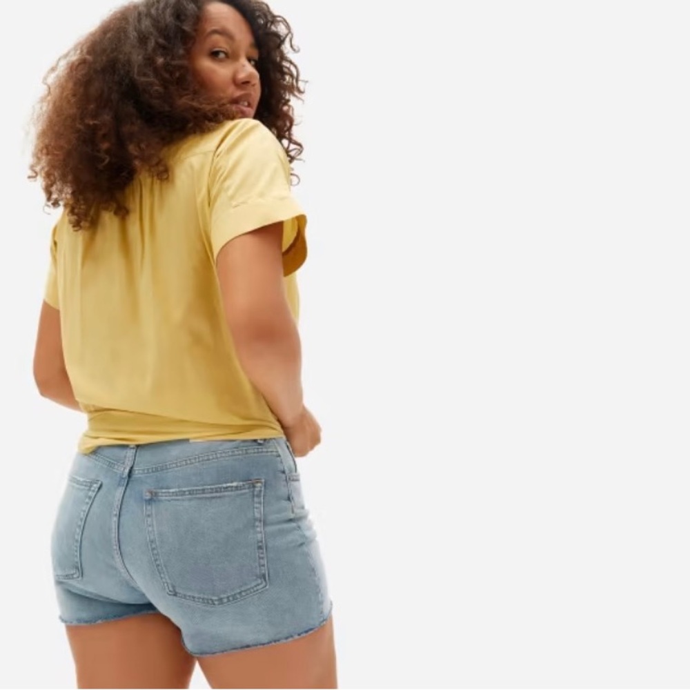 Everlane Cheeky Distressed Denim Shorts in vintage wash - size 30